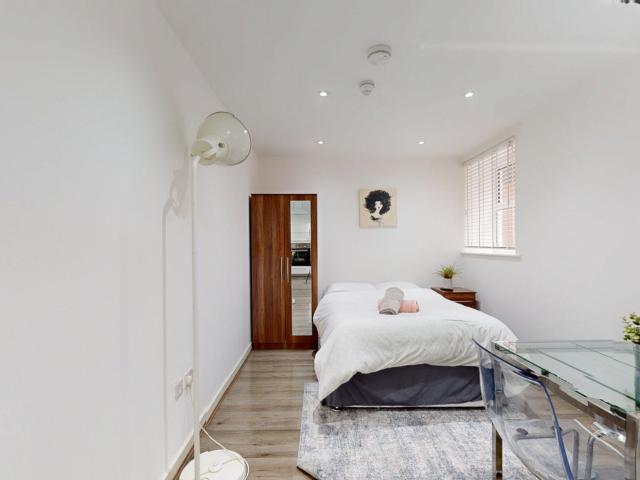 Flat for rent in Cricklewood, Cricklewood