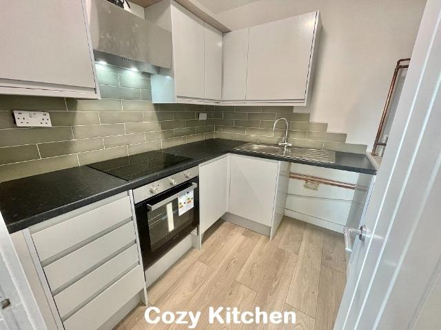 Flat for rent in Lane, Greater London