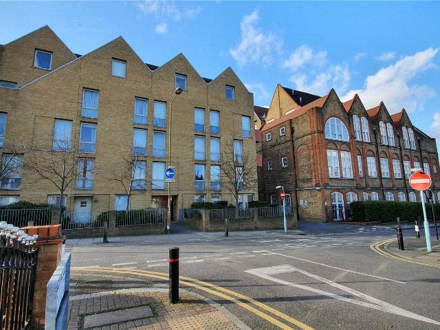 Flat for rent in Glyndon, Greater London