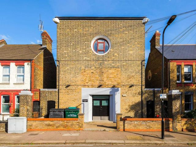 Flat for rent in Leyton, Greater London