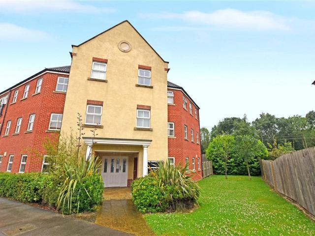 Flat for rent in Thorpe, West Yorkshire