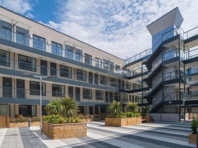 Flat for rent in London Borough of Hillingdon, Greater London