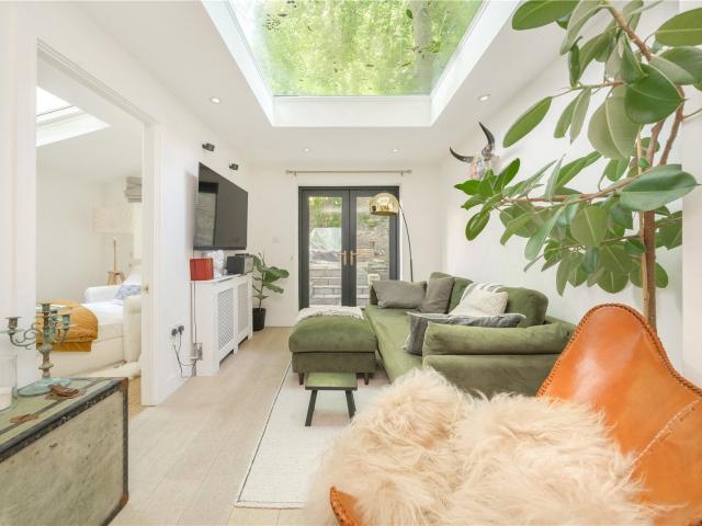 Flat for rent in Brook Green, Greater London