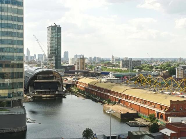 Flat for rent in Boardwalk Place, Blackwall