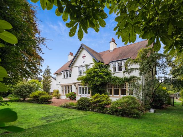 Flat for rent in Bearsden, Scotland