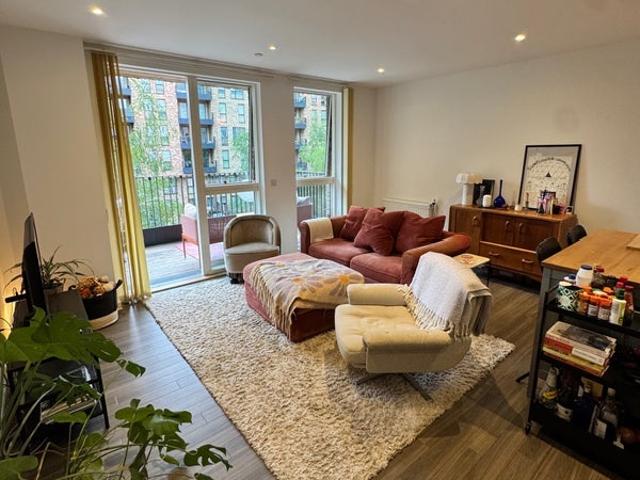 Flat for rent in London Borough of Ealing, Greater London