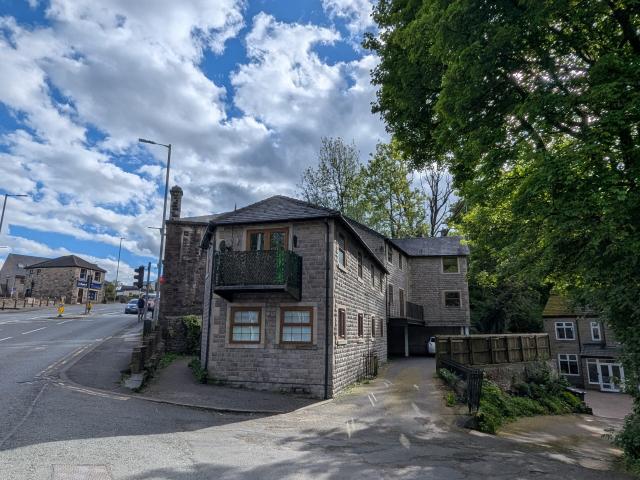 Flat for rent in Hazelhurst, Bury