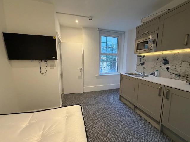 Flat for rent in London Borough of Ealing, Greater London