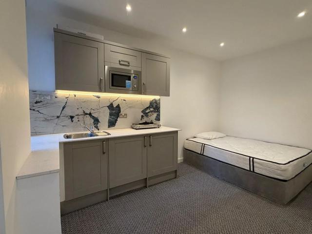 Flat for rent in London Borough of Ealing, Greater London