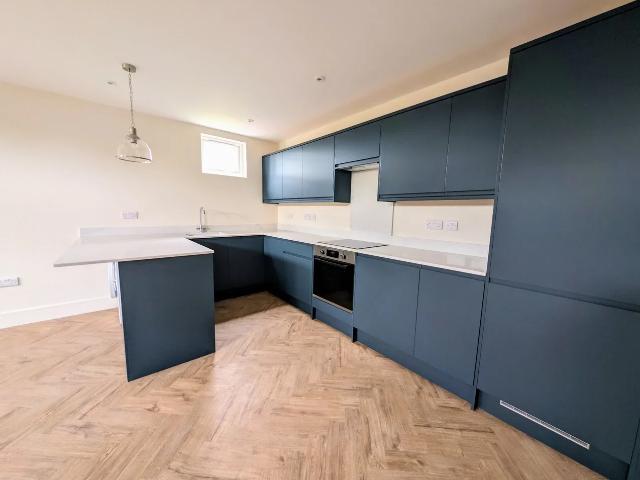 Flat for rent in Red Hill, Surrey