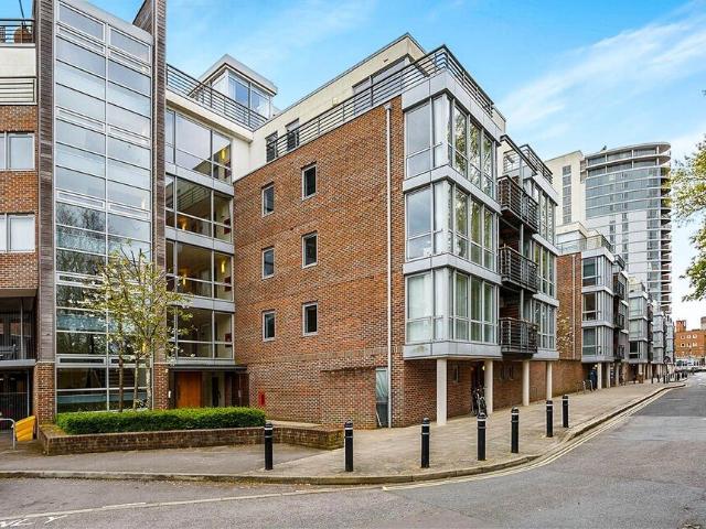 Flat for rent in Portsea, City Of Portsmouth