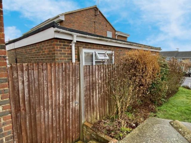 Flat for rent in Vinters Park, Midway