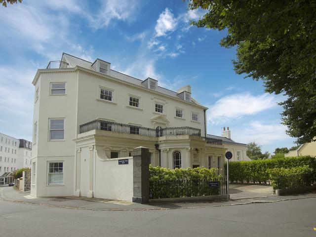 Flat for rent in Canton, Wales