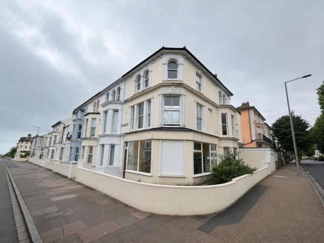 Flat for rent in Roselands, Eastbourne