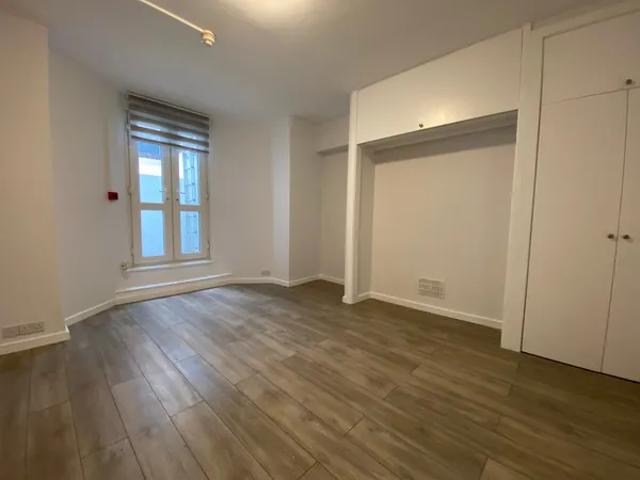 Flat for rent in Allington, Midway