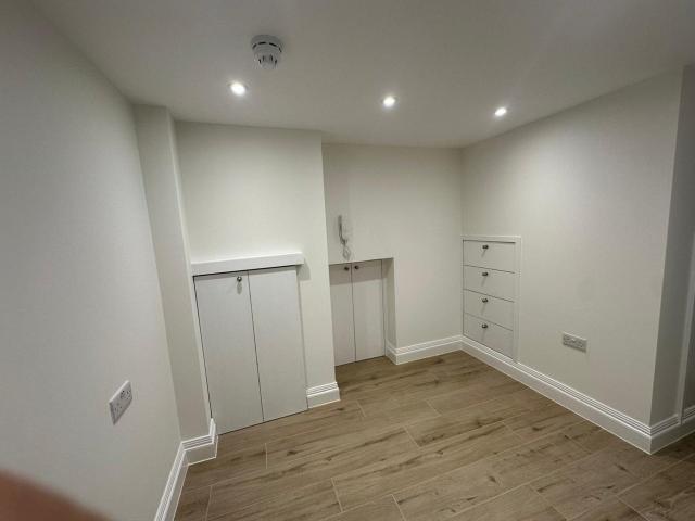 Flat for rent in New Southgate, Greater London