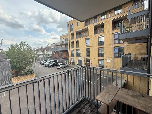 Flat for rent in New Southgate, Greater London