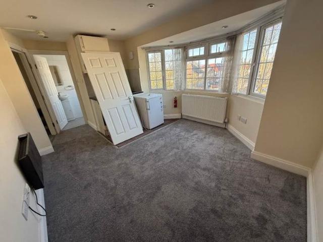 Flat for rent in Alperton, Greater London