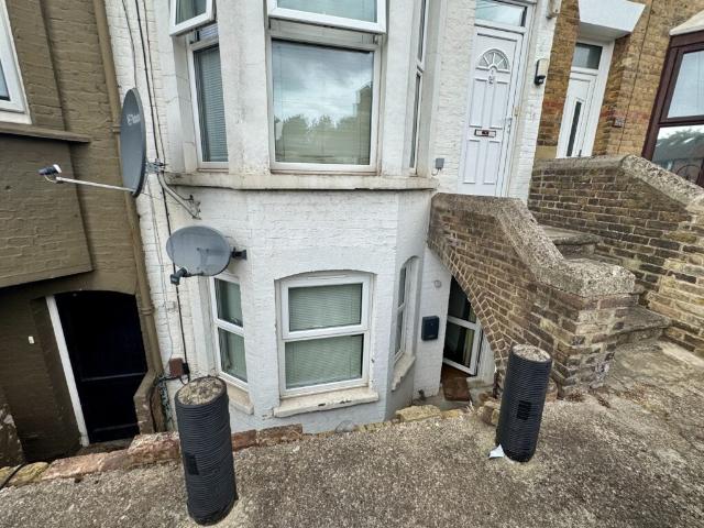 Flat for rent in Ringlestone, Midway