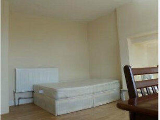 Flat for rent in North Kensington, Greater London
