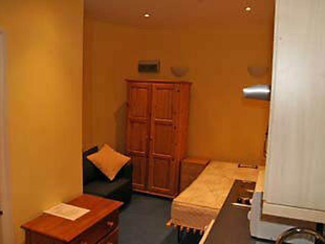 Flat for rent in North Kensington, Greater London