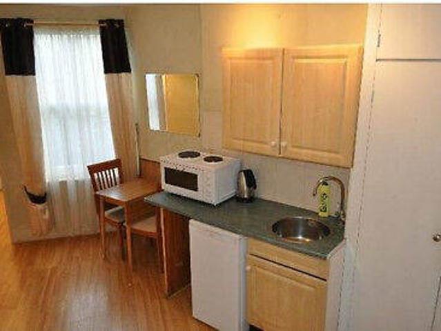 Flat for rent in North Kensington, Greater London