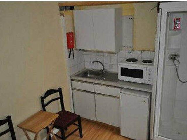 Flat for rent in North Kensington, Greater London