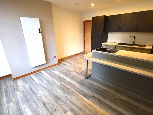 Flat for rent in Moses Gate, Lee Bank