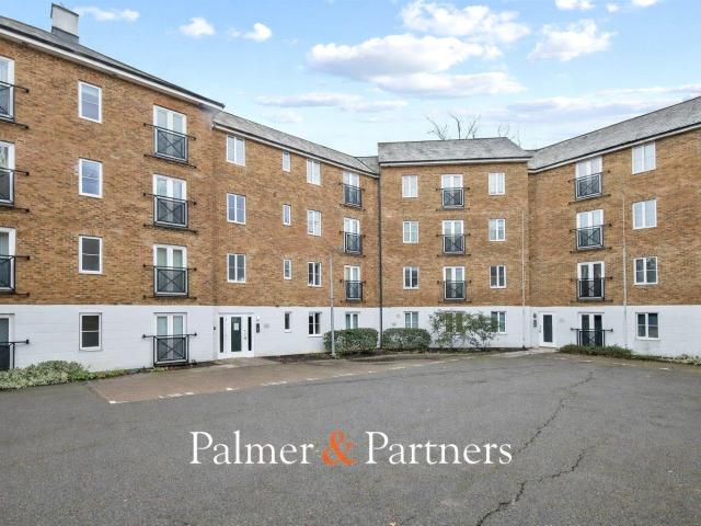 Flat for rent in Mile End, Fordham Heath