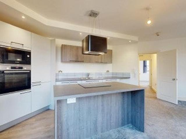 Flat for rent in Brooklands Estate, Bradford