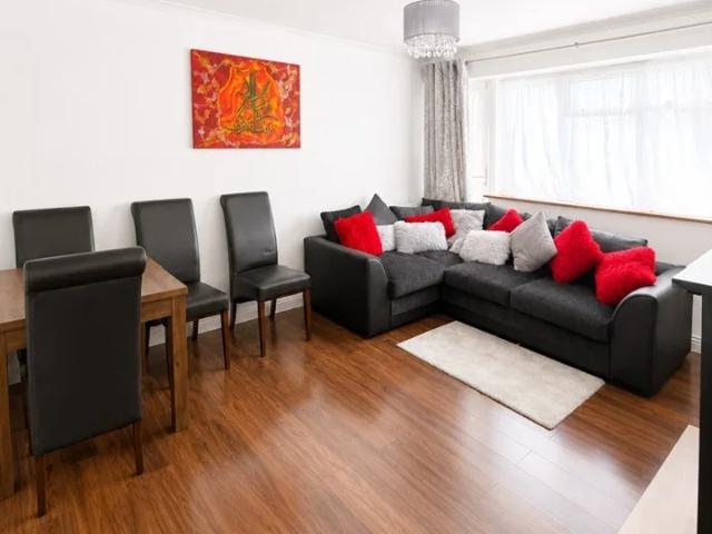 Flat for rent in Wanstead, Greater London