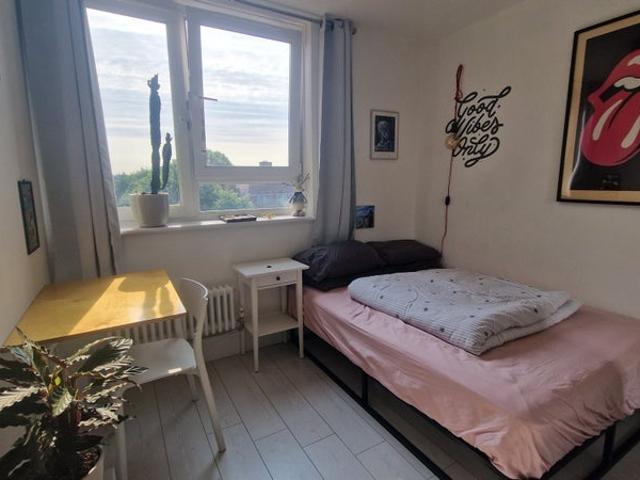 Flat for rent in London Borough of Tower Hamlets, Greater London