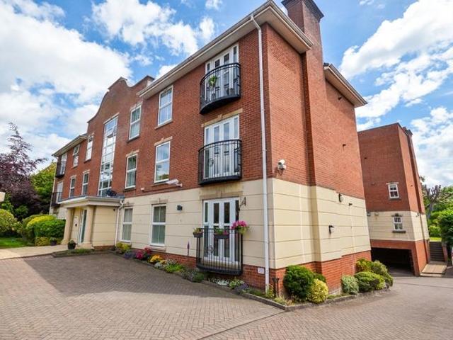 Flat for rent in Pownall Green, Bramhall