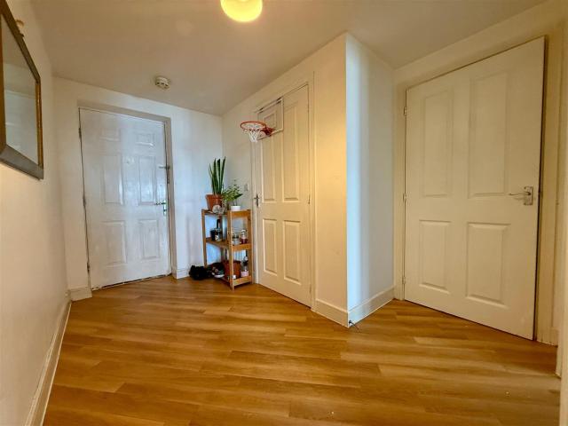 Flat for rent in Gants Hill, Greater London