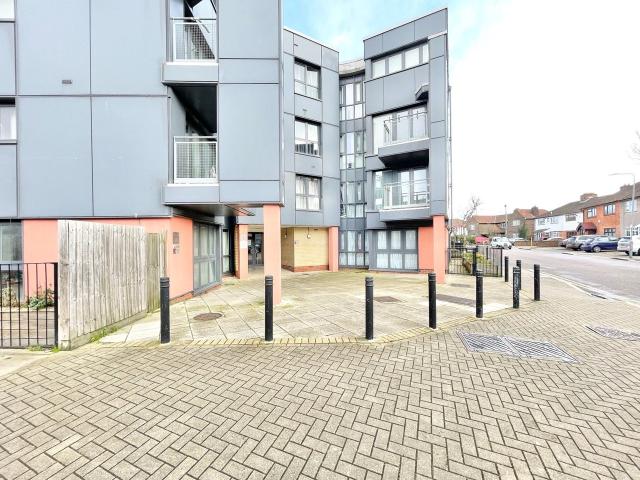 Flat for rent in London Borough of Redbridge, Greater London