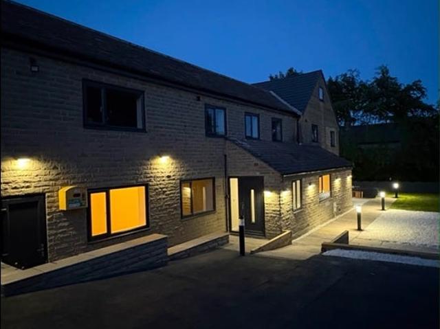 Flat for rent in Frogmore, Hart