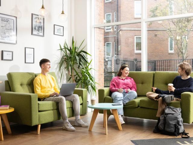 Flat for rent in Calderstones
