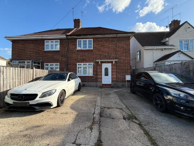 Flat for rent in South Stanmore, Greater London