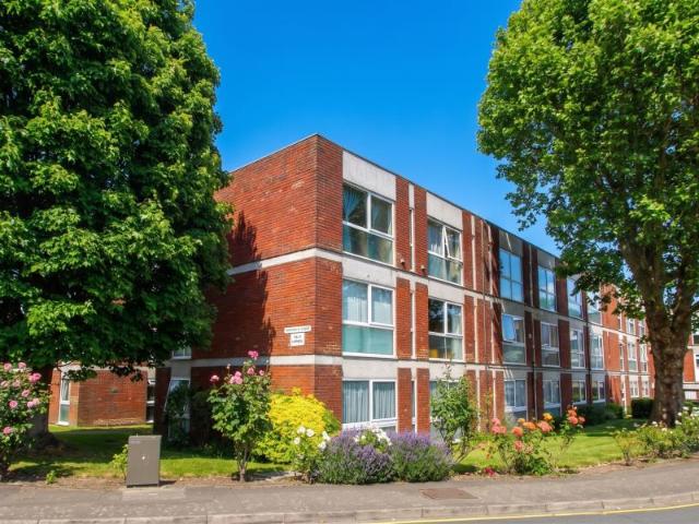 Flat for rent in Sheerwater, Woking