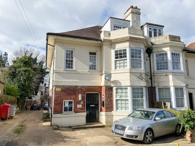 Flat for rent in Bury Park, Luton