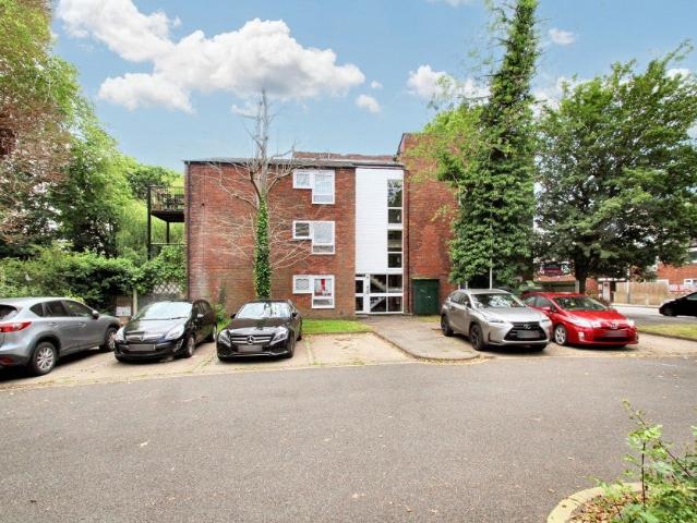 Flat for rent in London Borough of Hillingdon, Greater London