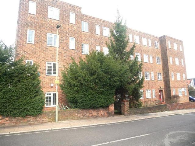 Flat for rent in London Borough of Barnet, Greater London