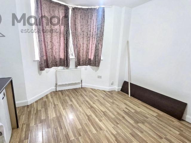 Flat for rent in London Borough of Havering, Greater London