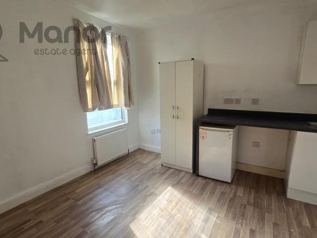Flat for rent in London Borough of Havering, Greater London