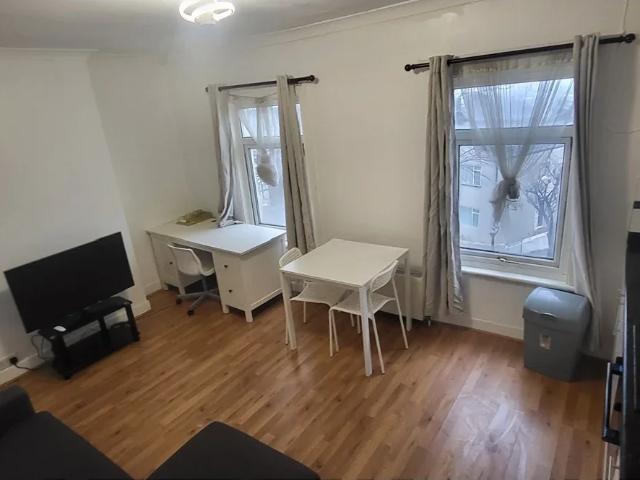 Flat for rent in Glyndon, Greater London
