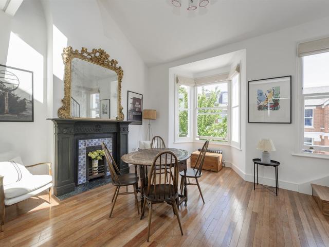 Flat for rent in North Kensington, Greater London