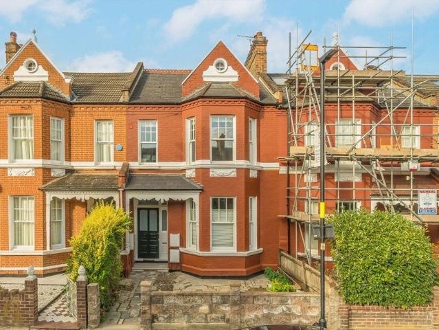 Flat for rent in Clapham Park, Greater London