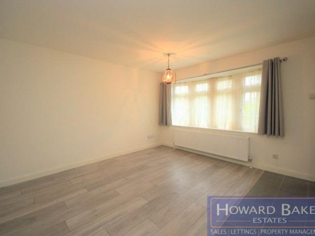 Flat for rent in Little Stanmore, Greater London