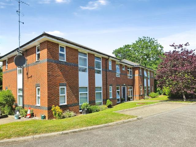 Flat for rent in Wrecclesham, Waverley