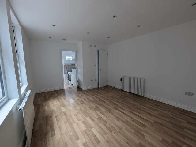 Flat for rent in Palmers Green, Greater London